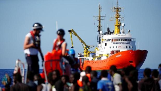 El giro en política migratoria del Gobierno: de abrir las puertas al Aquarius a cerrárselas al Open Arms