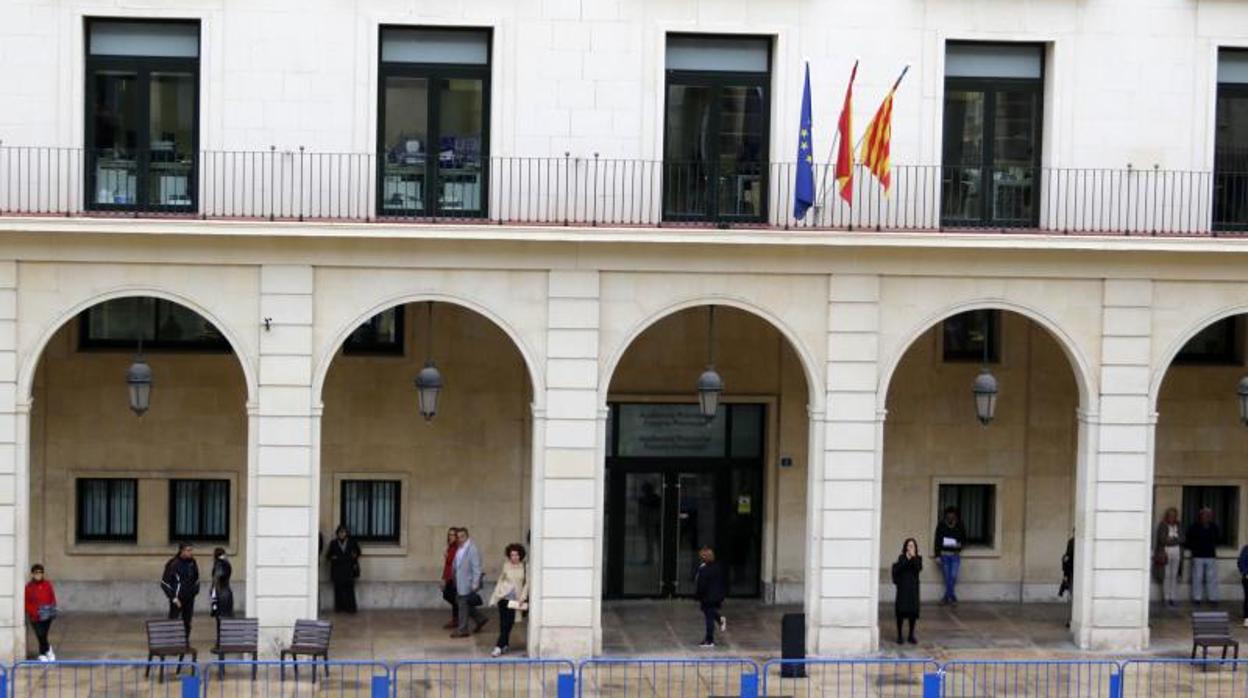Fachada de la Audiencia Provincial de Alicante