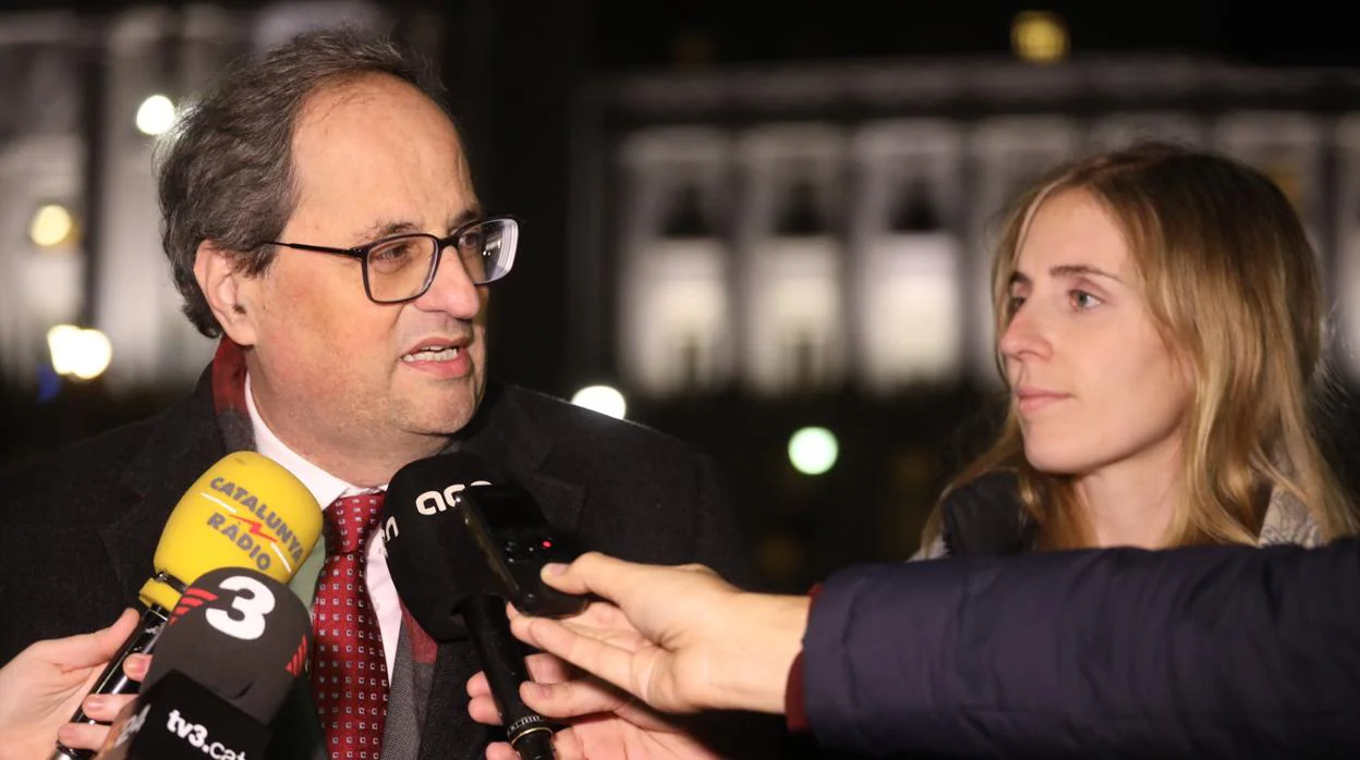 El presidente regional atiende en Estados Unidos a tres medios de comunicación catalanes