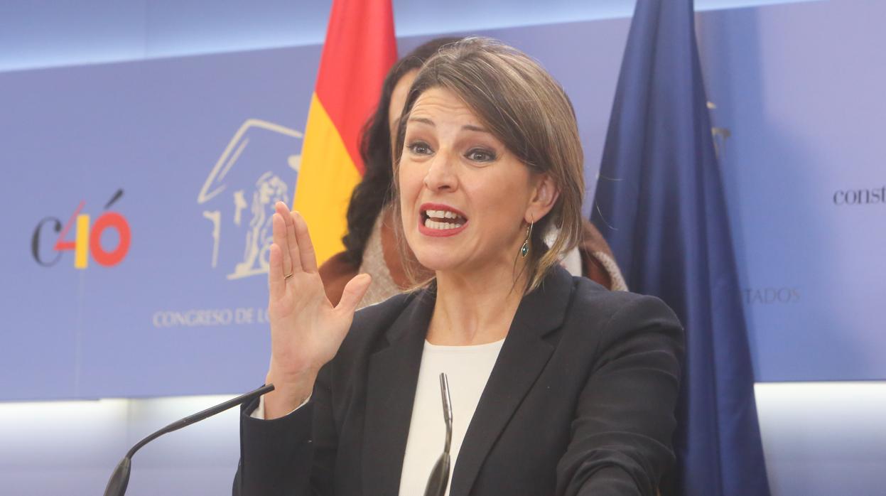 Yolanda Díaz (En Marea), en rueda de prensa en el Congreso de los Diputados