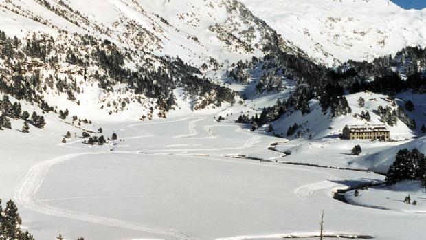 Un nuevo frente frío desploma la cota de nieve en el Pirineo aragonés