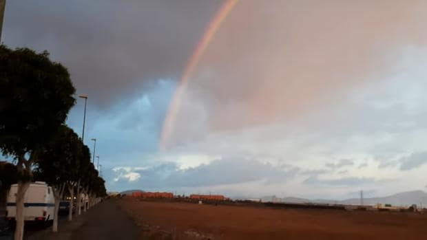 Vídeo: Un arco iris, entero, en el sureste de Gran Canaria