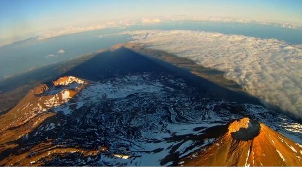 Canarias amanece con un terremoto y primeras nieves en el Teide