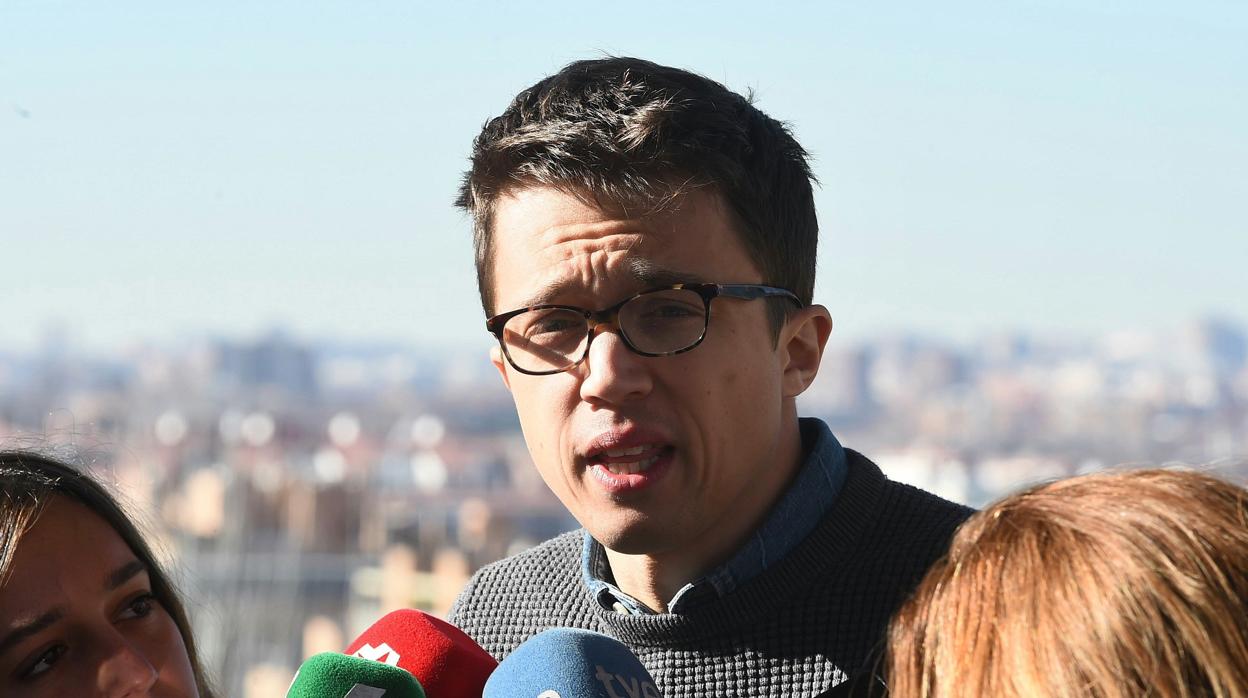 El candidato de Podemos a la Presidencia de la Comunidad de Madrid, Íñigo Errejón, valora ante los medios