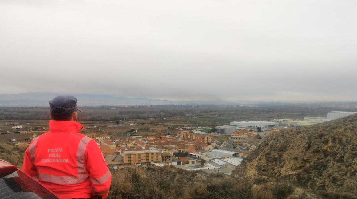 La Policía Foral vigila la zona de Navarra cercana al incendio