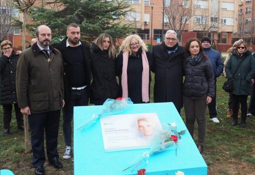 Inauguración de la placa en homenaje a Sandra palo