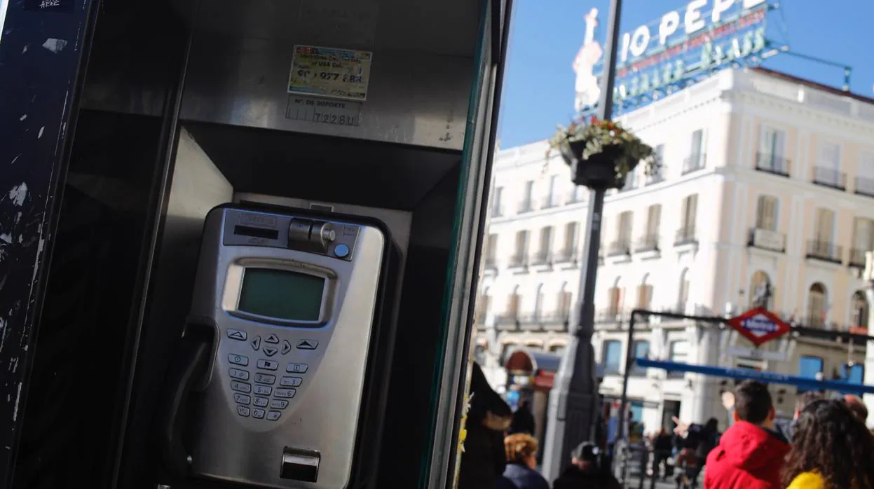 Una de las cabinas de teléfono ubicadas en la Puerta del Sol