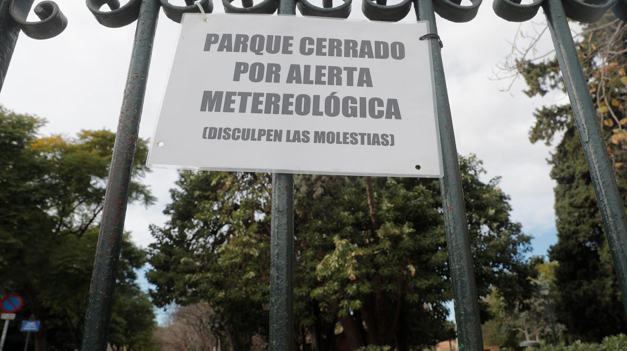 Aviso de cierre de parques por el viento fuerte en Valencia este miércoles