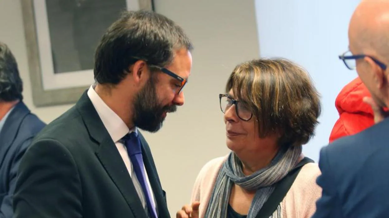 Fernández Heredia, gerente de la EMT, e Inés Sabanés, en la comisión de investigación