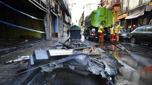 Detenidos cuatro jóvenes por incendiar contenedores en Zaragoza