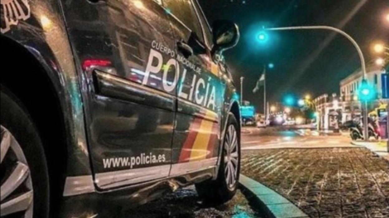 Una patrulla nocturna de la Policía Nacional