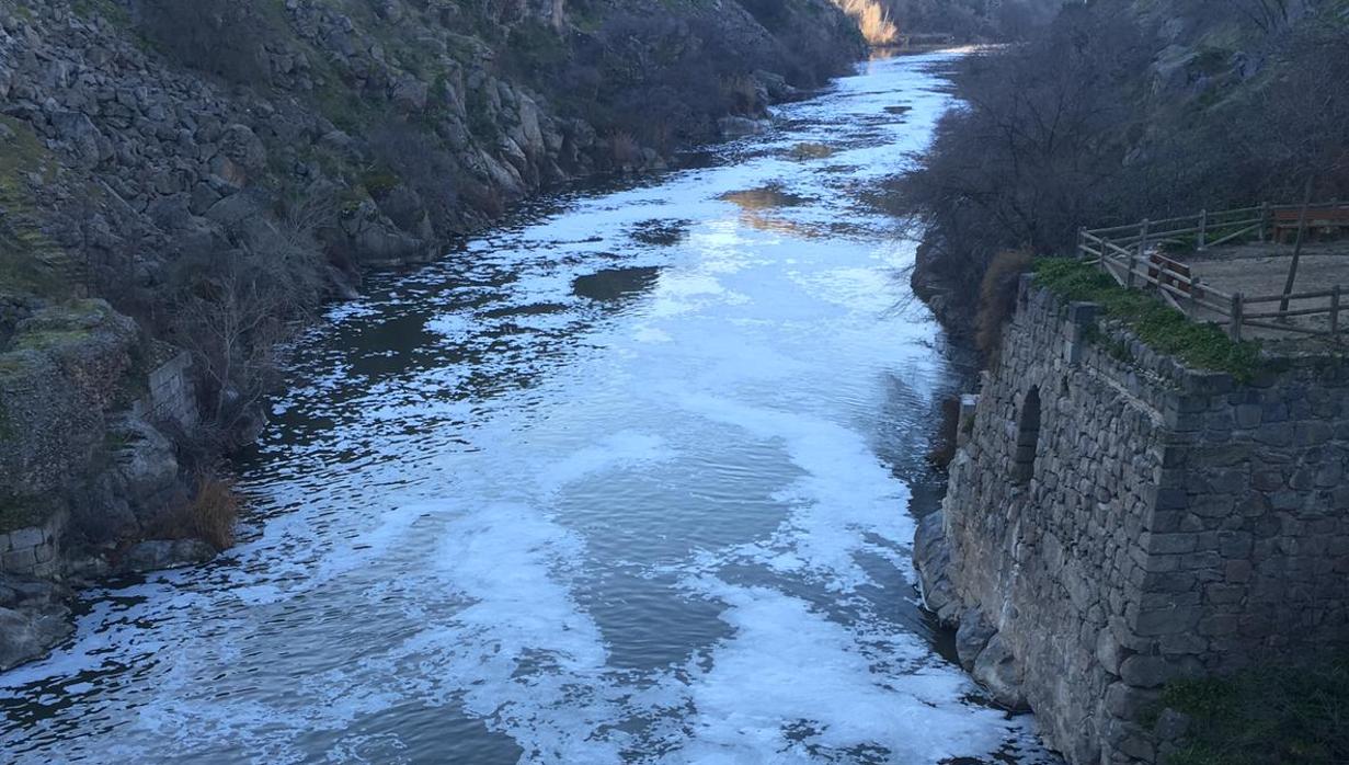 El río Tajo, a su paso por Toledo, desde el puente Alcántara