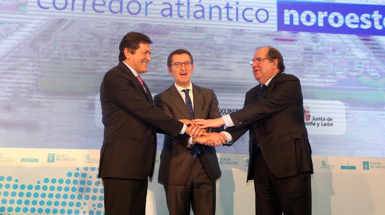 Fernández, Feijóo y Herrera, tras el acto celebrado este lunes en la Ciudad de la Cultura de Santiago