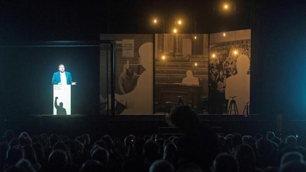 Junqueras se hace holograma para advertir de que «la represión no frenará la libertad de Cataluña»