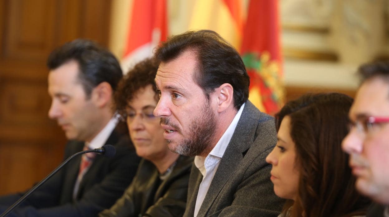 El alcalde de Valladolid, Óscar Puente, durante una rueda de prensa
