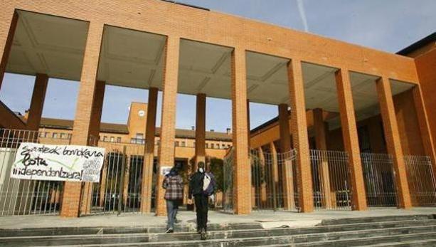 El joven agredido en el campus de Vitoria rompe su silencio: «La universidad no es un lugar de paz»