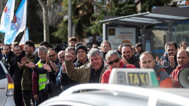 Los taxis renuncian al tiempo de precontratación y se quedarán en Sol hasta que se negocie