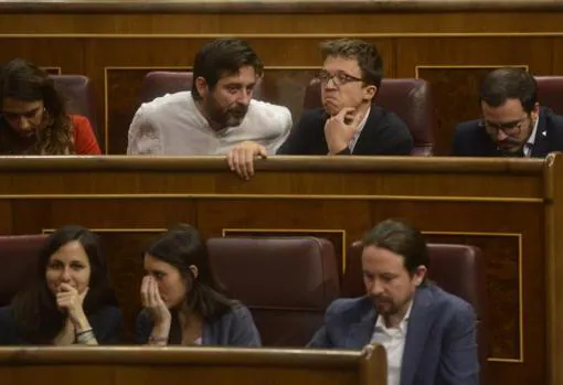 Íñigo Errejón y Pablo Iglesias, en el Congreso de los Diputados
