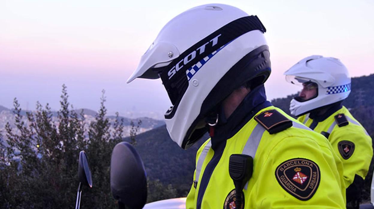 Detenido un supuesto pirómano de contenedores, motos y coches en Barcelona