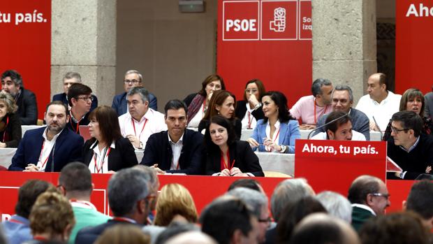 Los socialistas reconocen ahora errores por intentar desmarcarse del Gobierno de Rajoy