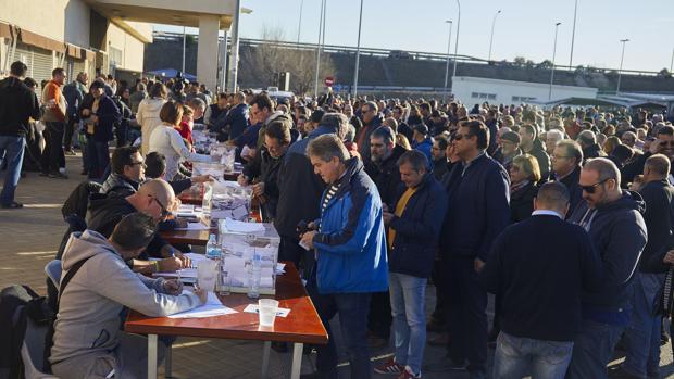 El taxi pone fin a la huelga en Madrid tras 16 días de paro