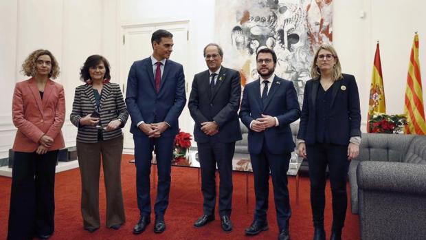 Calvo se reúne vía internet con Artadi y Aragonès «para avanzar» en «los elementos de los ámbitos ya conocidos»