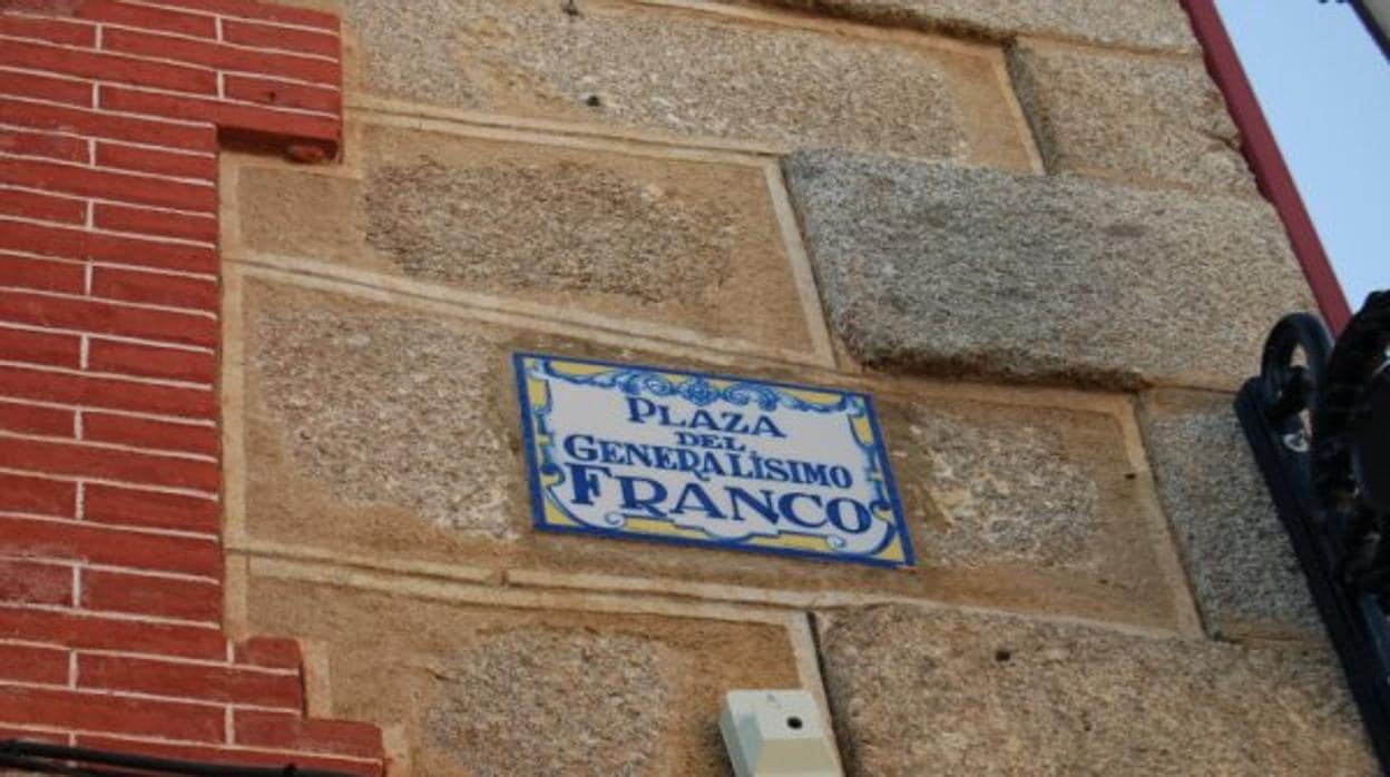 Una plaza dedicada a Francisco Franco en un pueblo de la provincia
