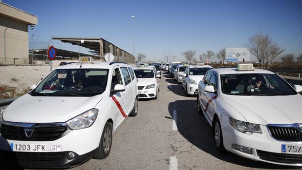 La Comunidad ofrece taxi compartido, precio fijo y poder trabajar taxi 24 horas