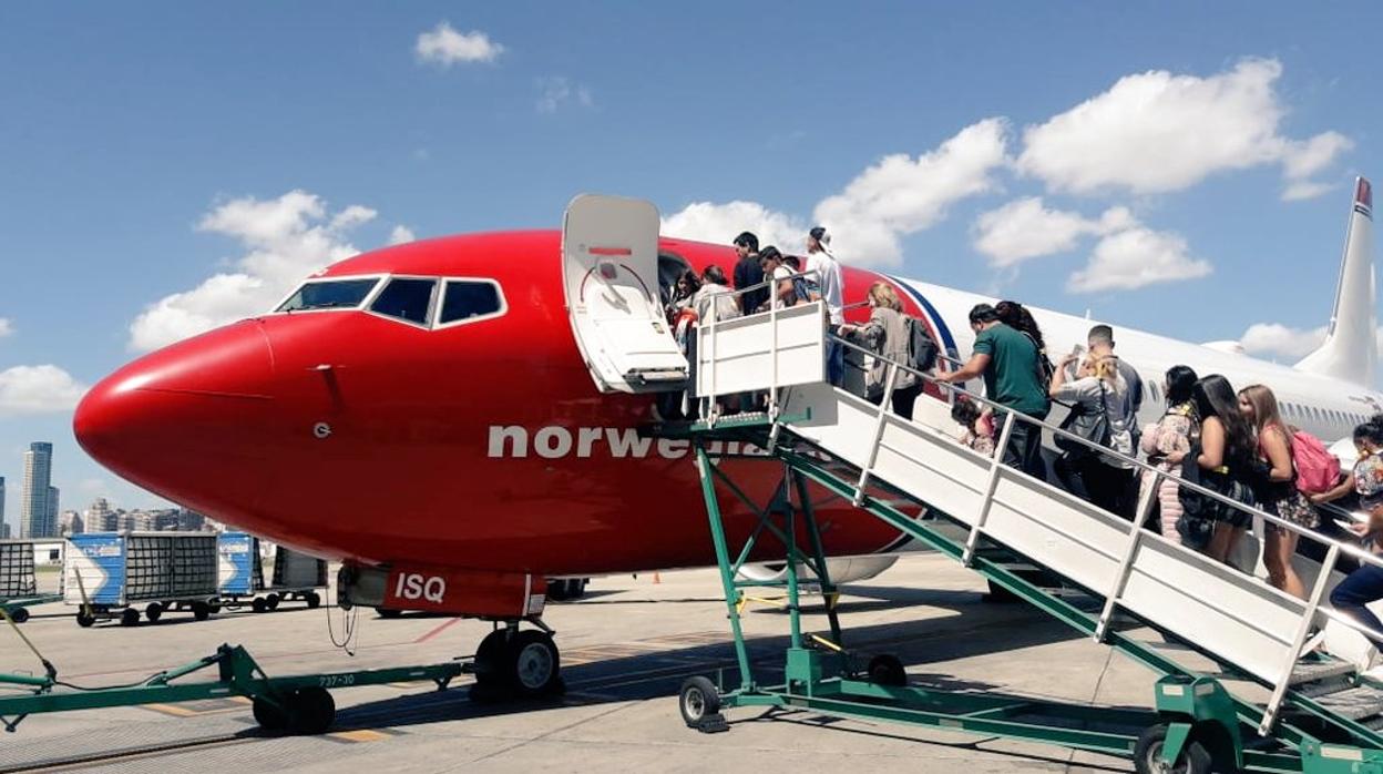 El cierre de Norwegian en Canarias tras el aumento del SMI se convierte en conflicto laboral