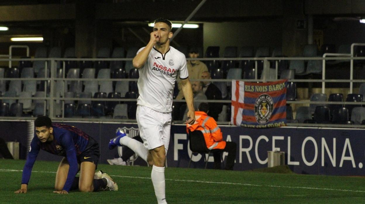 El delantero Pablo Aguilera celebra uno de los goles