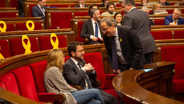 Independentistas y comunes bloquean el Parlament y aplazan el pleno como protesta por el juicio