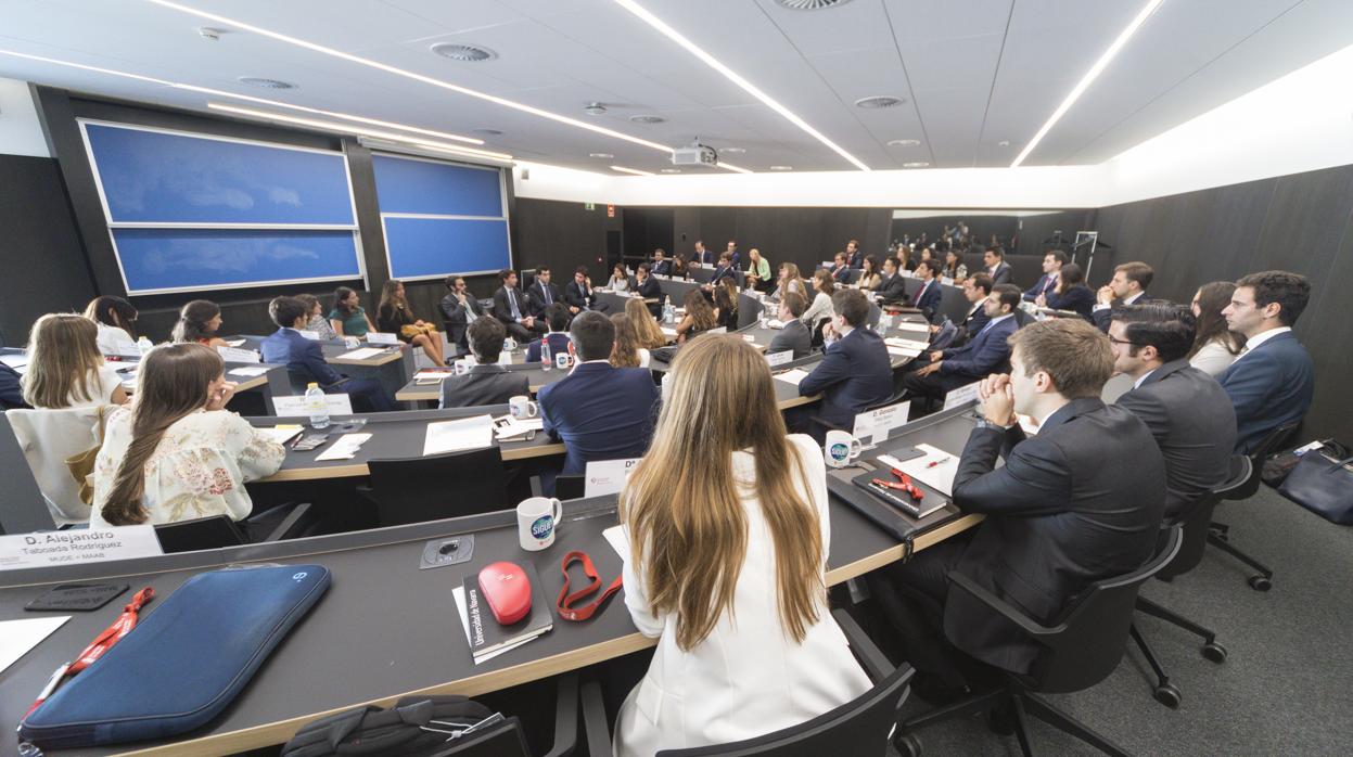 Clase de Máster en una universidad privada