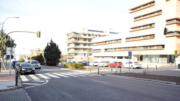 Examinan al detalle un coche sospechoso del atropello de una mujer de 52 años en Toledo