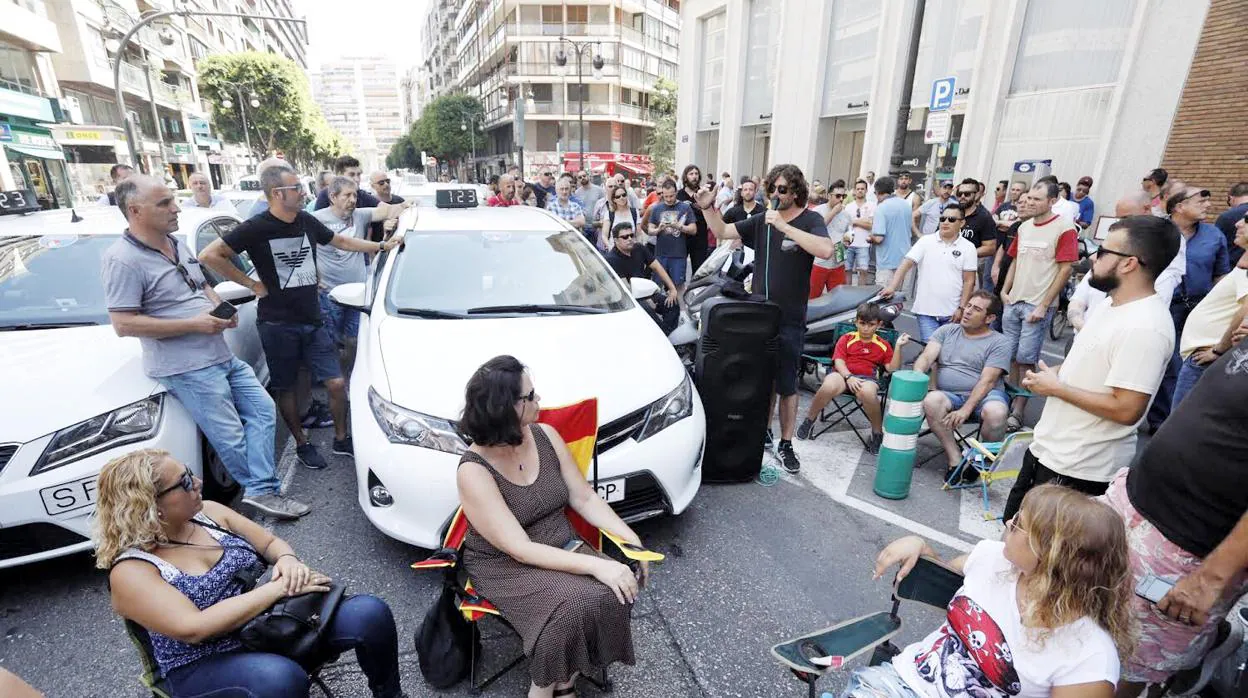 Imagen de archivo de una protesta de taxistas en Valencia