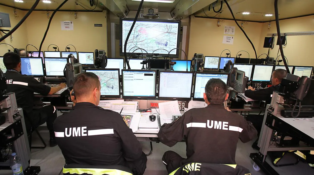 Centro de mando operativo habilitado por la UME en un simulacro