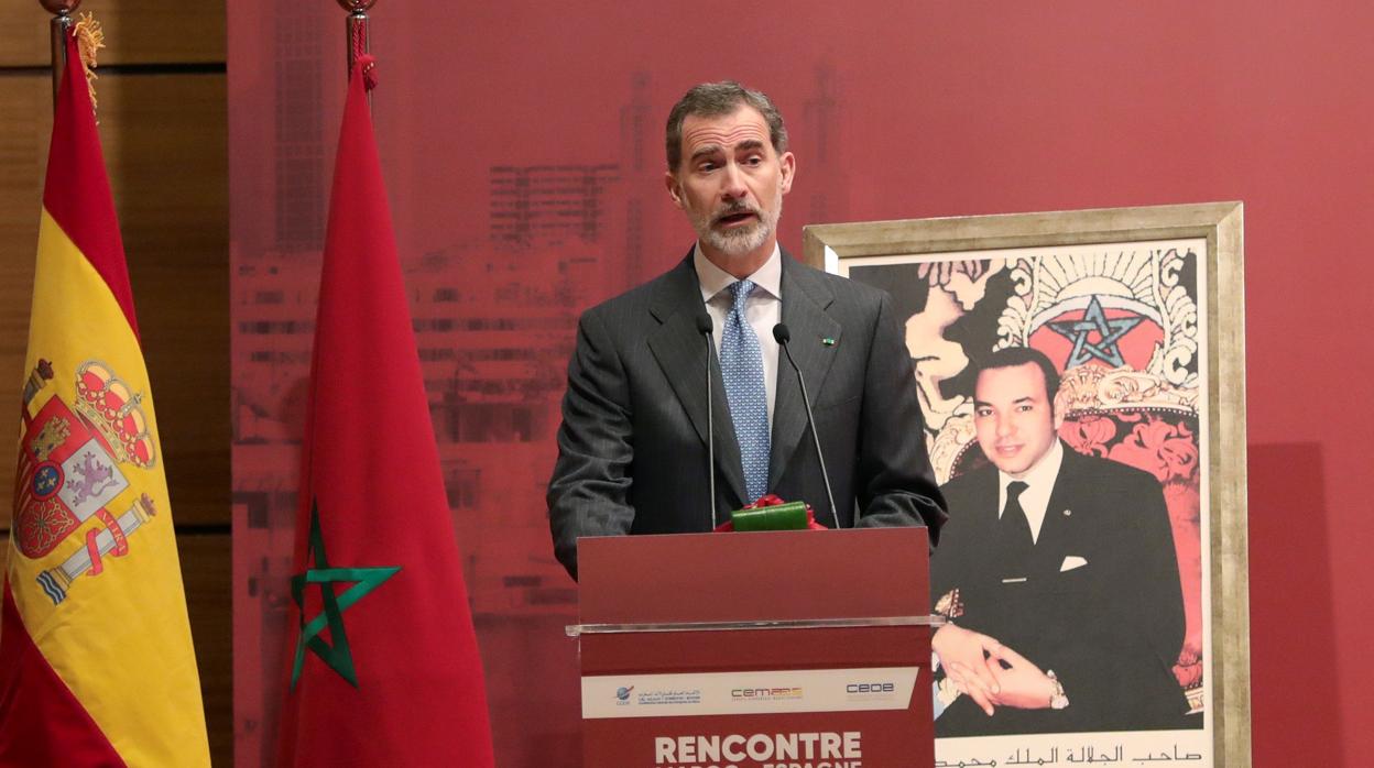 El Rey Felipe VI interviene durante el acto de constitución del Consejo Económico Marruecos España, en Rabat