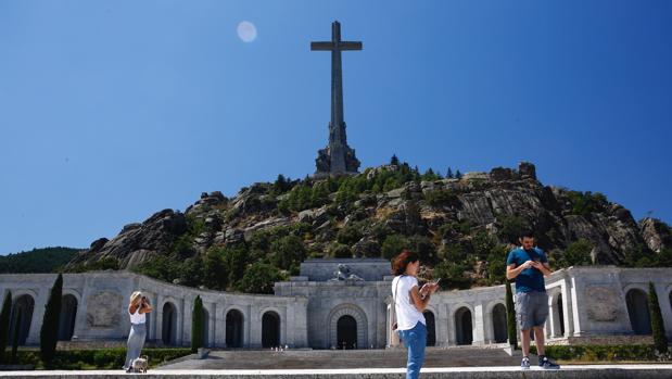 Los Franco pedirán al Supremo la paralización inmediata de la exhumación