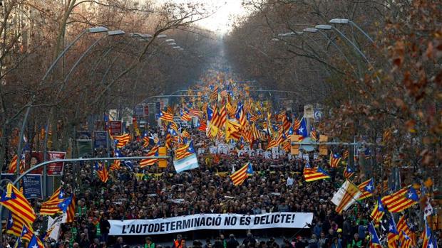 El soberanismo sale a la calle en contra del juicio del «procés»