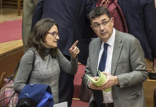 Mónica Oltra y Enric Morera, en las Cortes Valencianas