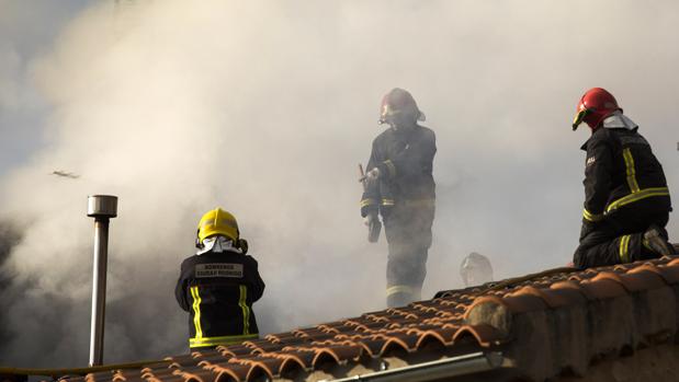 Fallece una mujer por inhalación de humo tras el incendio de su vivienda en Boadilla (Salamanca)