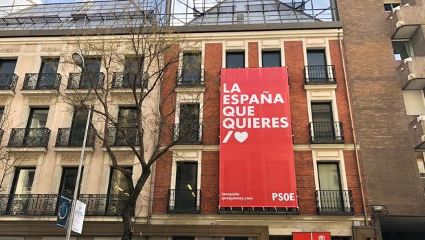 El PSOE le copia el lema de campaña a Vox (que antes le copió al PP)