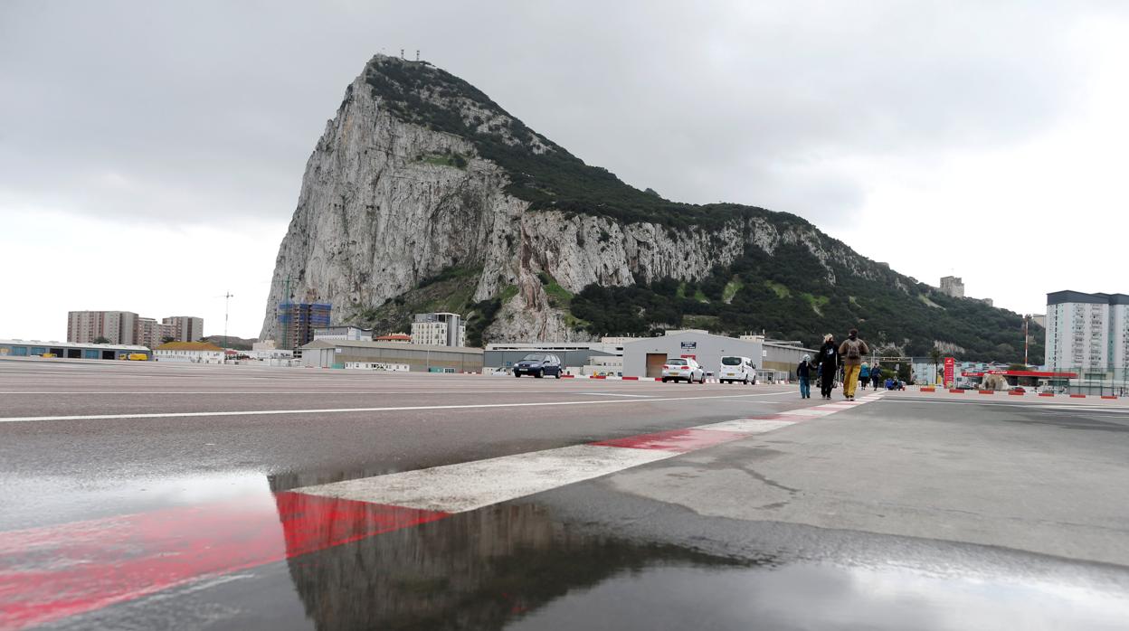 Londres protesta por escrito ante el Gobierno español por el incidente del «Tornado» en Gibraltar