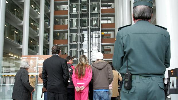 «Eres una inmigrante sin papeles y yo un señor español»: un anciano viola a la cuidadora de su mujer