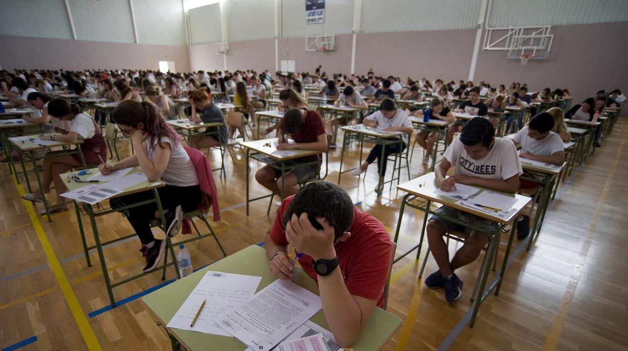 Estudiantes de Bachillerato, durante un examen
