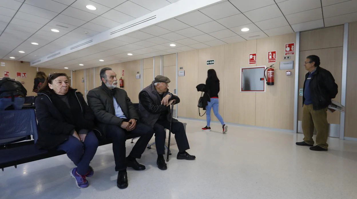Usuarios en la sala de espera de un centro de salud