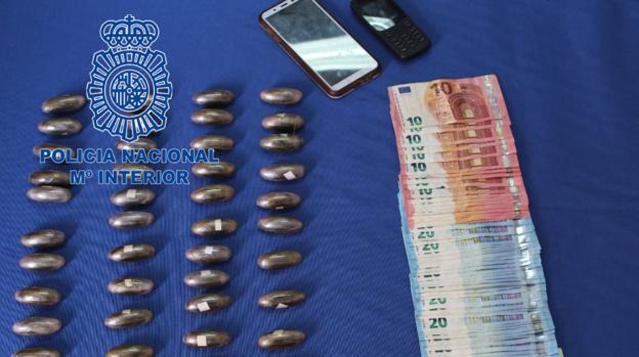 Dinero y droga incautada por la Policía