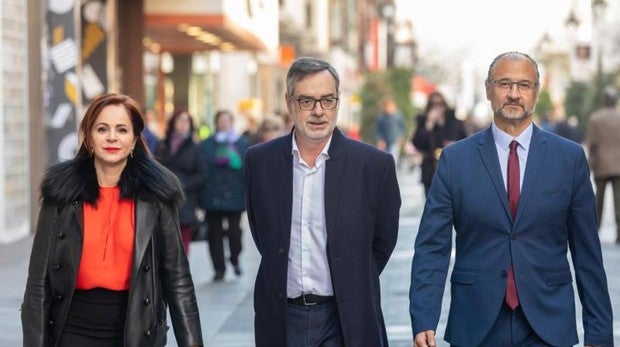 Cs ficha a dos exdirigentes de PP y PSOE y los vende como «independientes»