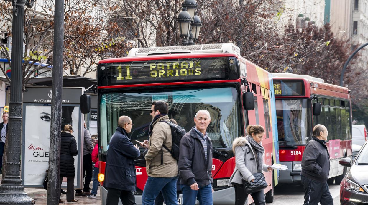 Imagen de un autobús de la EMT de Valencia