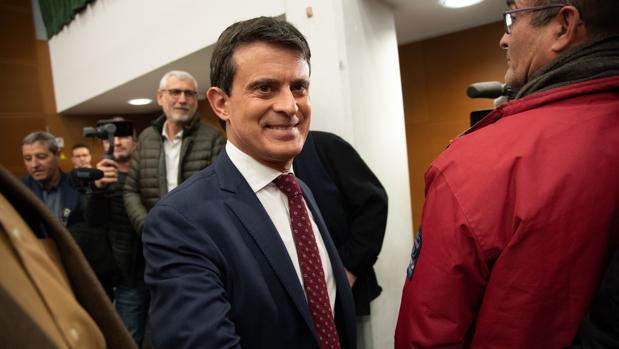 Manuel Valls, contra Toni Albà por llamarle «gusano de alcantarilla»