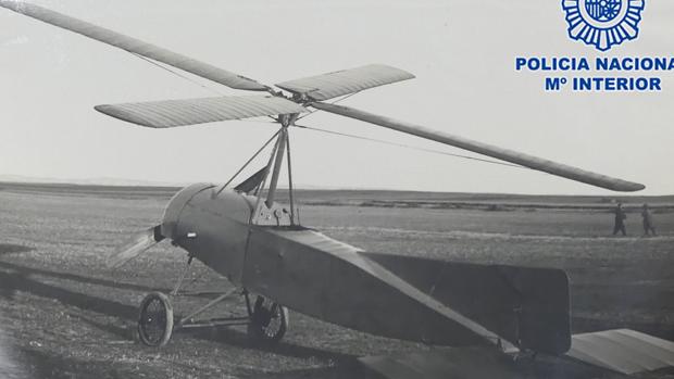 La Policía Nacional recupera la documentación original del autogiro de Juan de la Cierva